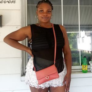 Meet your Posher, Mona